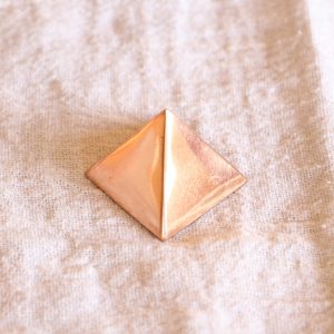 pyramide en cuivre lithotherapie