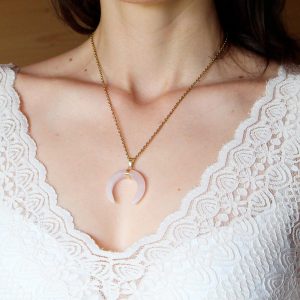 collier dore lune quartz rose
